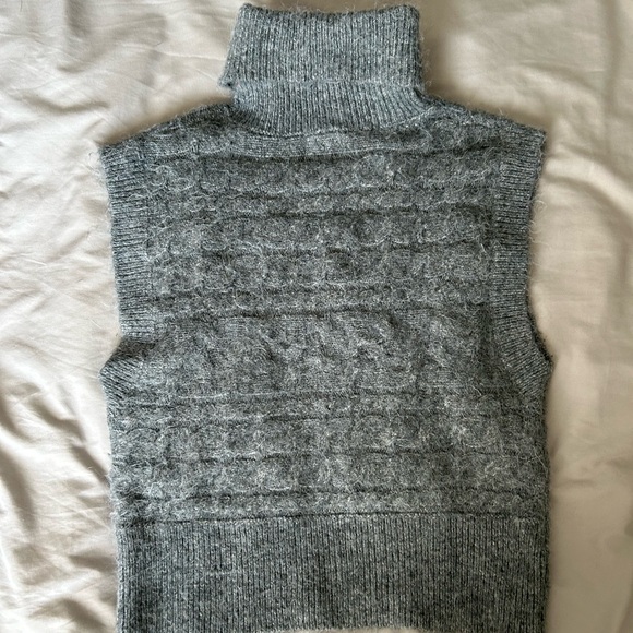 Old Navy Grey Sleeveless Turtle Neck Sweater Vest - Picture 7 of 8